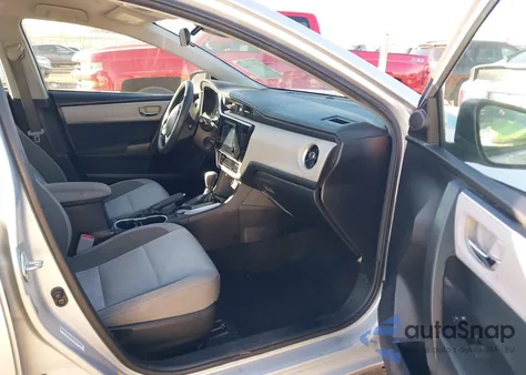 2018 Toyota Corolla Le z USA, uszkodzony, nr VIN 2T1BURHE4JC119159